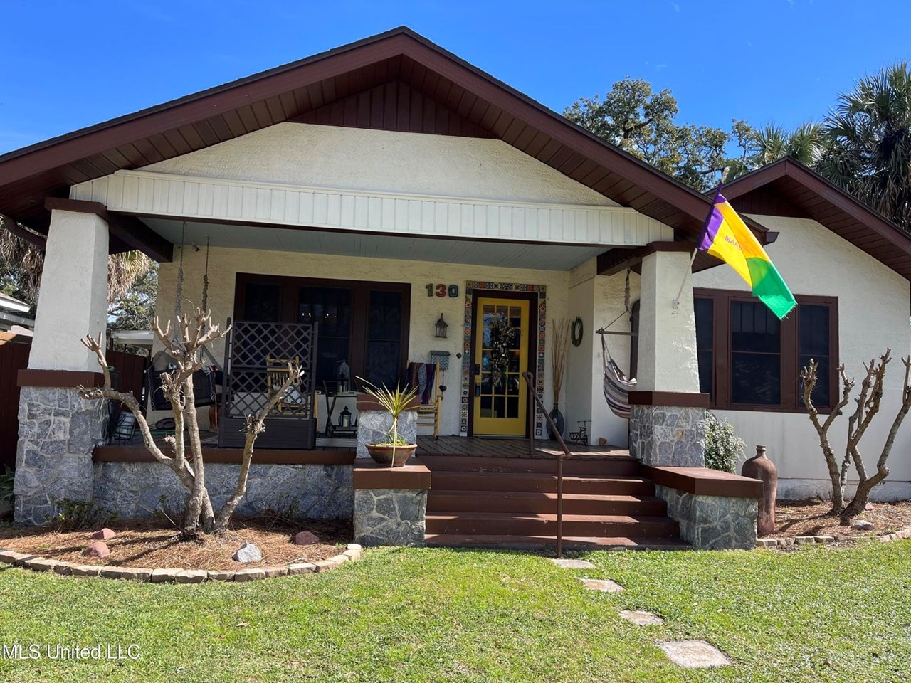 front of the house own a piece of biloxi's history! this charming cottage is artfully done with original hardwood floors. enjoy a stunning view of the beach from the front yard! separate heated and cooled office/art studio in the backyard. minutes away from the beau rivage and biloxi's finest restaurants. this would be an amazing family home or an investors dream property!